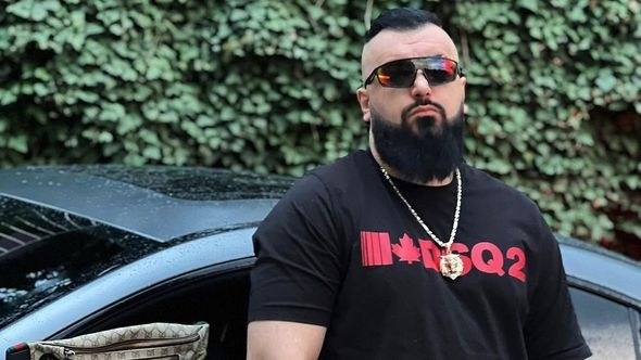 Buba Corelli na more poveo dvije djevojke s kojima je u vezi