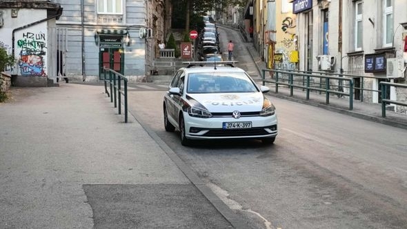 "Avaz" na licu mjesta: Policija na terenu nakon drame u ulici Sutjeska