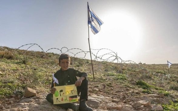 Izraelski doseljenici postavili bodljikavu žicu na put kojim palestinska djeca idu u školu