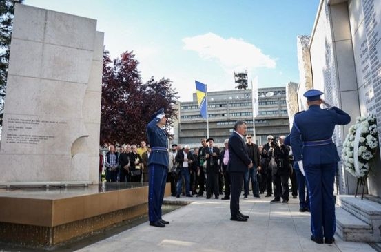 Komšić na obilježavanju 33. godišnjice 101. motorizirane brigade: "Očuvanje države i sjećanja je obaveza novih generacija"
