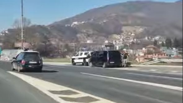 Video / Koga specijalci MUP-a KS čekaju na autoputu?