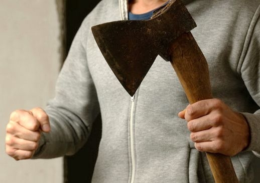 Učenik sjekirom napao školskog druga: Svemu prethodila svađa, a onda je pala krv