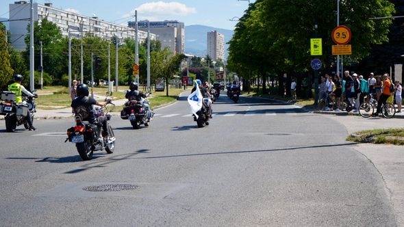 Motociklisti iz BiH i svijeta prodefilovali Sarajevom na putu za Potočare