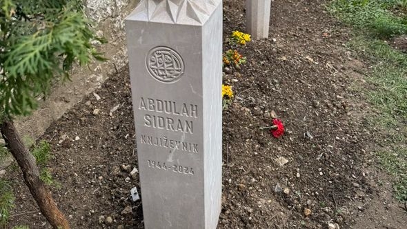 Podignuti nišani na mezaru Abdulaha Sidrana u Sarajevu 