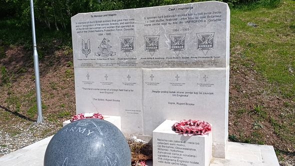 Bivši britanski vojnici ponovo u Goraždu: Počast šestorici saboraca iz nekadašnje "zaštićene zone"