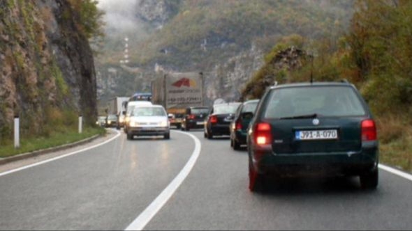 Stanje na putevima: Smanjena vidljivost na više putnih pravaca