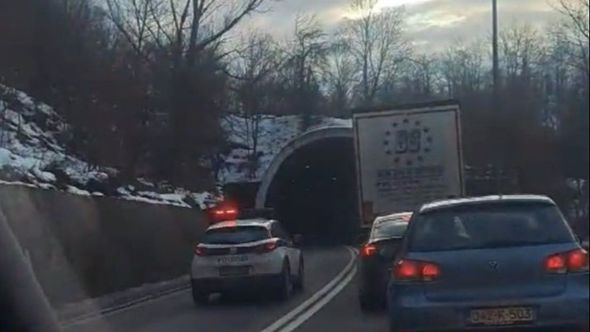 Stravična nesreća na putu Maglaj-Žepče: Poginula jedna osoba, druga povrijeđena 