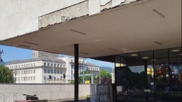 Raspadanje institucija: Otpale fasadne ploče sa Historijskog muzeja BiH