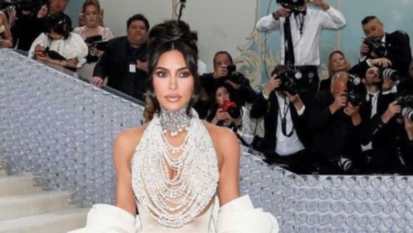 Kim Kardašijan odala tajnu da ne može pomijerati mišiće vrata jer su pod botoksom