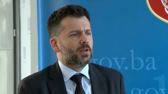 Zuhrić: Nije normalno da premijer u ostavci predlaže "reformske zakone", u firmi bi pokupio stvari i otišao kući