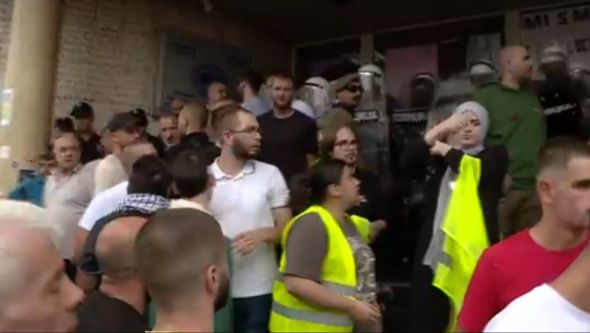 Novi Pazar: Studente s univerziteta nasilno izbacile maskirane osobe, danas sukobi građana i policije