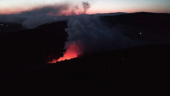 Ugašeno 70 posto požara na deponiji kod Novog Pazara: Vatra se nije proširila