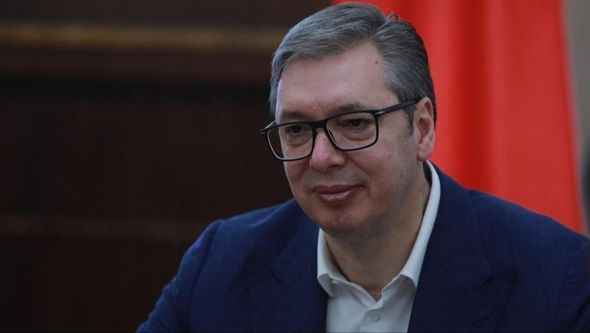 Vučić poručio da Srbija "mora pomoći u izlasku iz krize u RS"