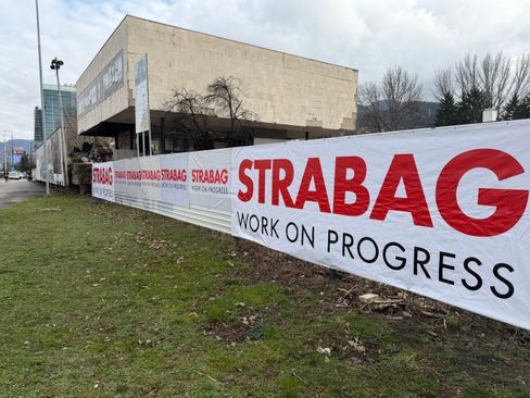 Nakon pisanja „Avaza“ uklonjeni grafiti ispred Ambasade SAD