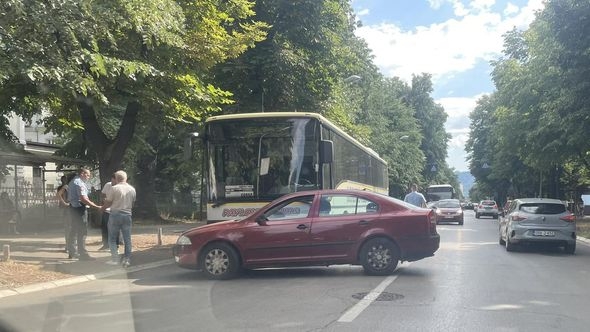 Banja Luka: Sudarili se automobil i autobus kod parka Mladen Stojanović