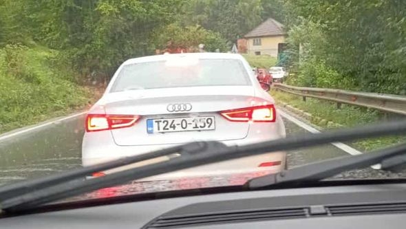 Teška nesreća kod Kladnja: Poginuo muškarac iz Sarajeva, žena povrijeđena