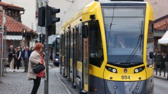 Grupa mladića napala maloljetnika u tramvaju: Maltretirali ga i zastrašivali, rekli mu da navija za "pogrešan klub"