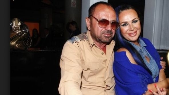 Mile Kitić i Marta Savić se bahate ispred vile od pola miliona eura