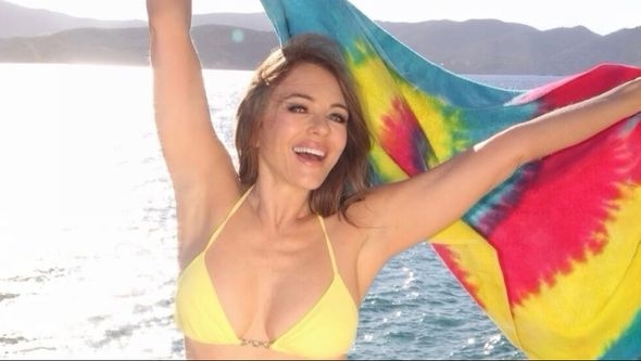 Elizabet Harli proslavila 61. rođendan u bikiniju: Volim život više nego ikad