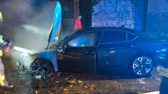 Iz MUP-a HNK za "Avaz" o paljevini vozila Kordića: Istraga u toku, poduzimamo mjere i radnje 

