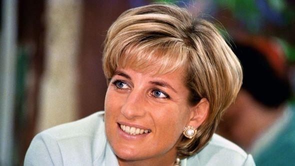 Rijetke školske fotografije princeze Diane i privatno pismo uskoro na aukciji