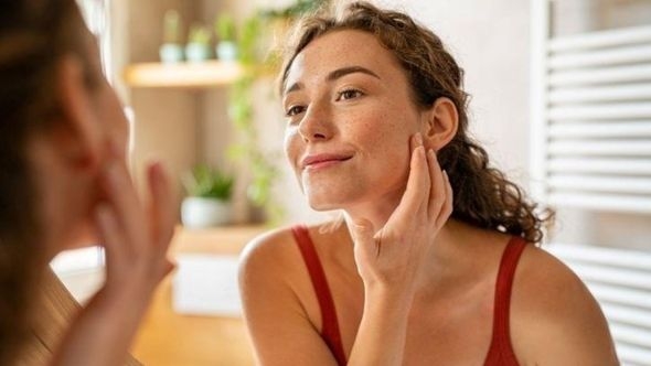 Efekat face liftinga: Riješite se otečenog lica uz ovaj trik za samo 10 minuta