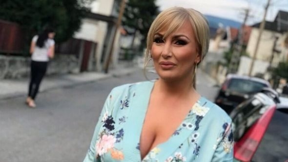 Elma Sinanović zbog tragedije odgodila objavu albuma: “Tužna sam zbog izgubljenih života”