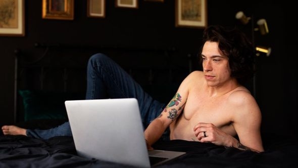 Pornografija i telefoni uništavaju prirodnu erotiku mladih
