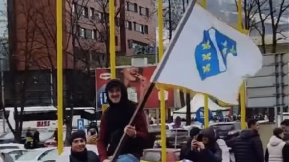 Video / Rijeke navijača krenule ka Bilinom polju