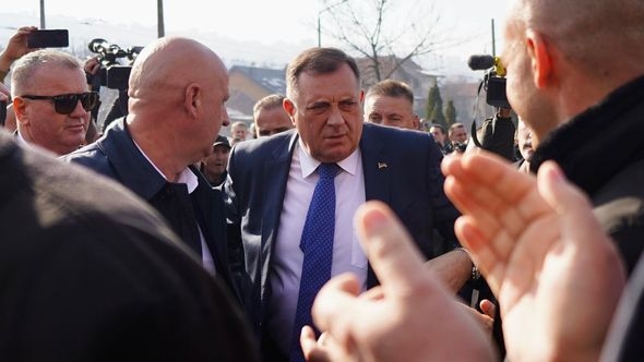 Foto + video / Milorad Dodik stigao u Sud BiH, dočekan aplauzom
