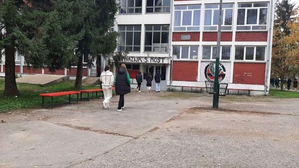 Učenici Gimnazije u Sanskom Mostu ponovo pohađaju nastavu u svojoj školskoj zgradi