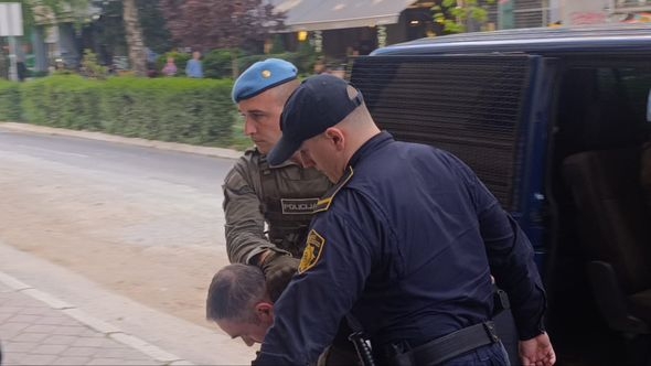 Video / Tužilaštvu KS predat monstrum Tarik Prusac: Ubio Elmu Godinjak, pa oteo djevojčicu i odveo je na ćevape