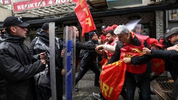 Okršaj policije s demonstrantima na istanbulskom Trgu Taksim, više od 350 uhapšenih
