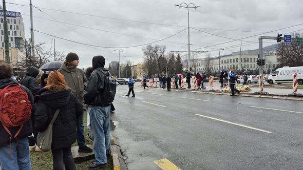 Završeni protesti, građani uputili oštre poruke: Dokad će nam sistem ubijati djecu