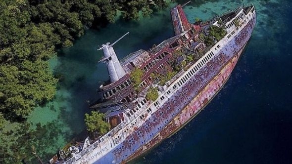 Video / Olupina potopljenog broda postala atrakcija za turiste
