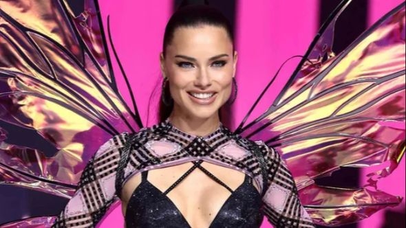 Adriana Lima nakon šest godina ponovo nosila krila “Victoria’s Secret”