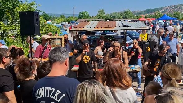 Dubioza kolektiv održala akustični koncert na sarajevskoj autopijaci