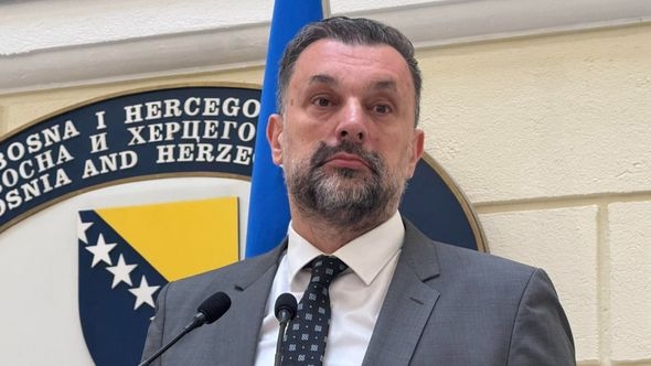Dok analizira društvene mreže: Ministre Konakoviću, znate šta je još ružnije od priča o evakuaciji, istina da je Jablanica zapostavljena!