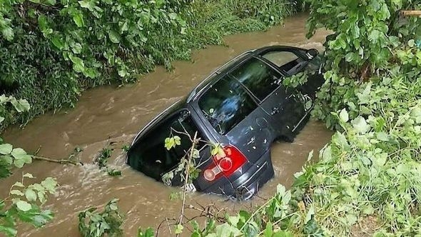 Automobilom sletio u rijeku, život mu spasili policijski službenici