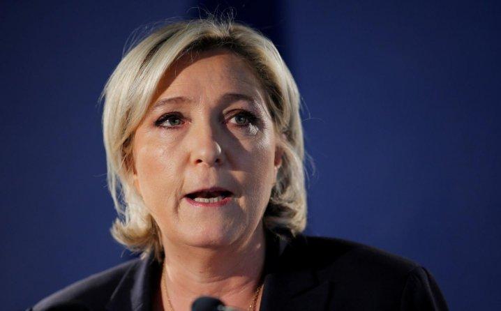 Le Pen glasala, protestantkinje u toplesu izazvale incident