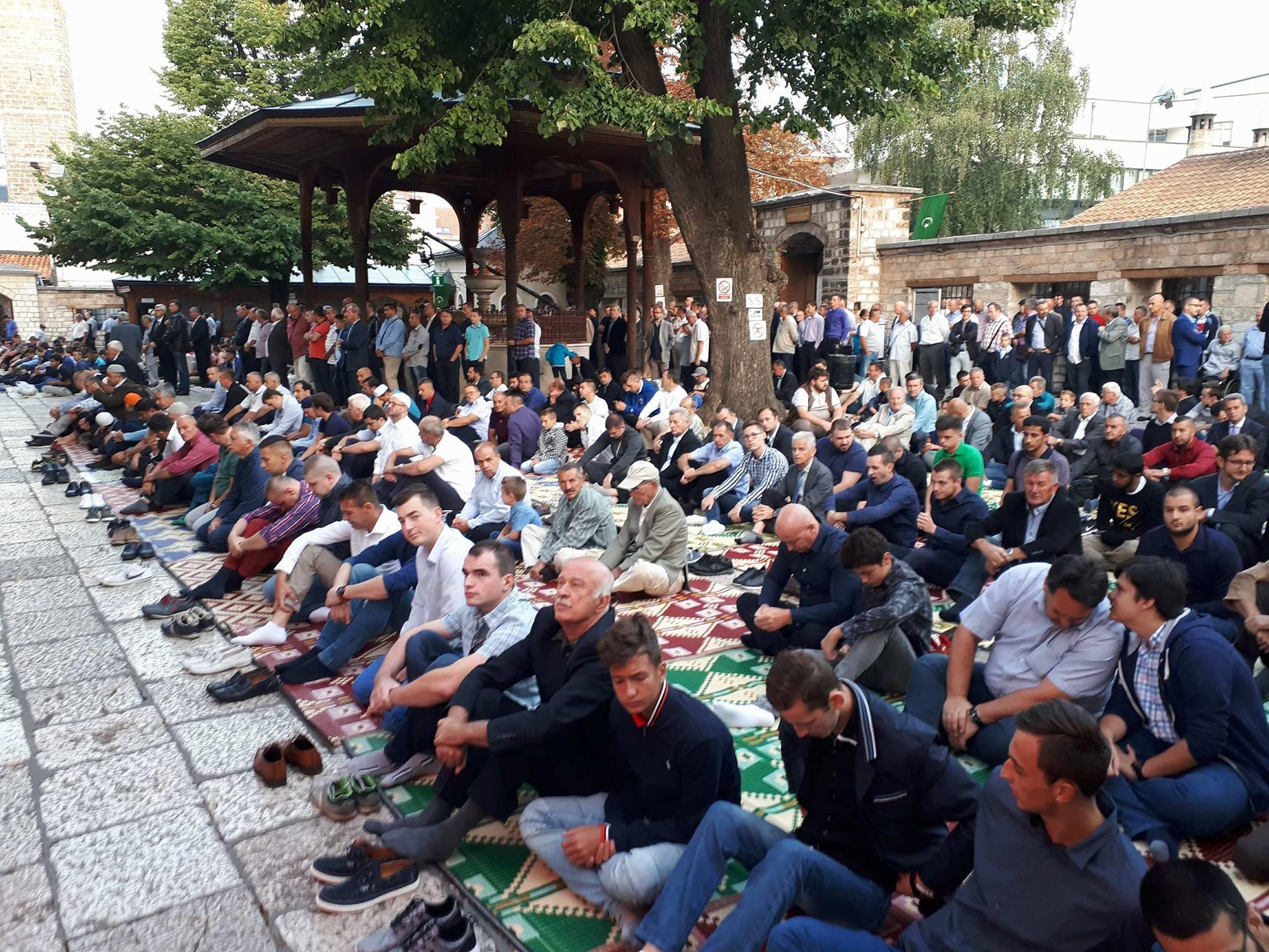 Pratite uživo bajram-namaz u Gazi-Husrev begovoj džamiji u Sarajevu
