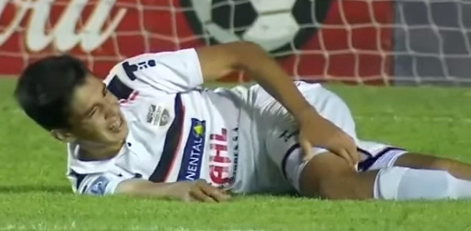Horor povreda igrača u Paragvaju, uplakana majka utrčala u teren