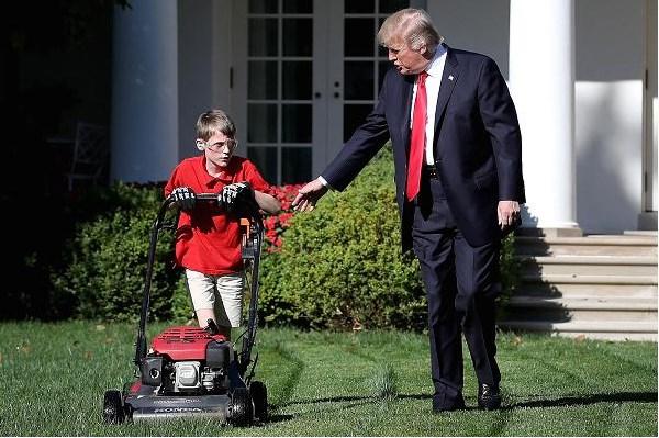 Tramp ispunio želju dječaku koji želi održavati travnjak Bijele kuće