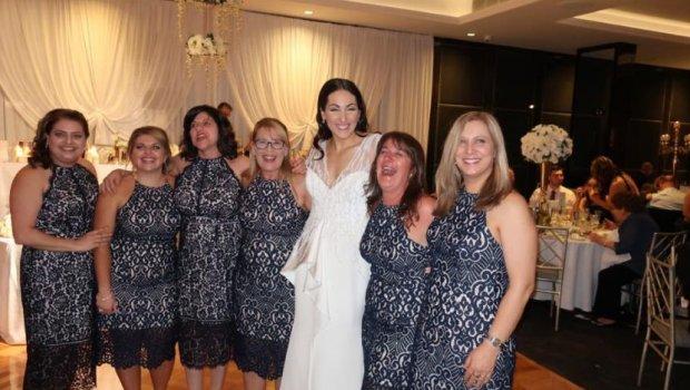 Šest žena se pojavilo na svadbi u istim haljinama, a nisu bile djeveruše: Naravno, počela je histerija