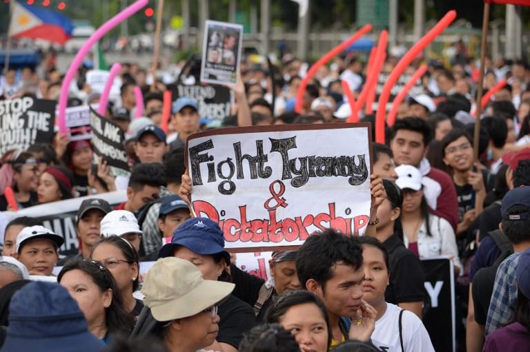 Hiljade Filipinaca na mitinzima upozorili na Duterteovu 'diktaturu'