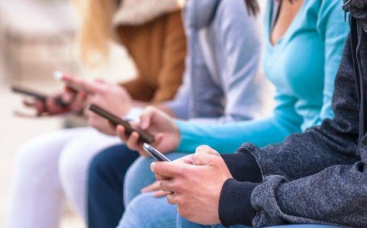 Djeca i mobilni telefoni: Trebaju li ih koristiti i kada je najbolje vrijeme?