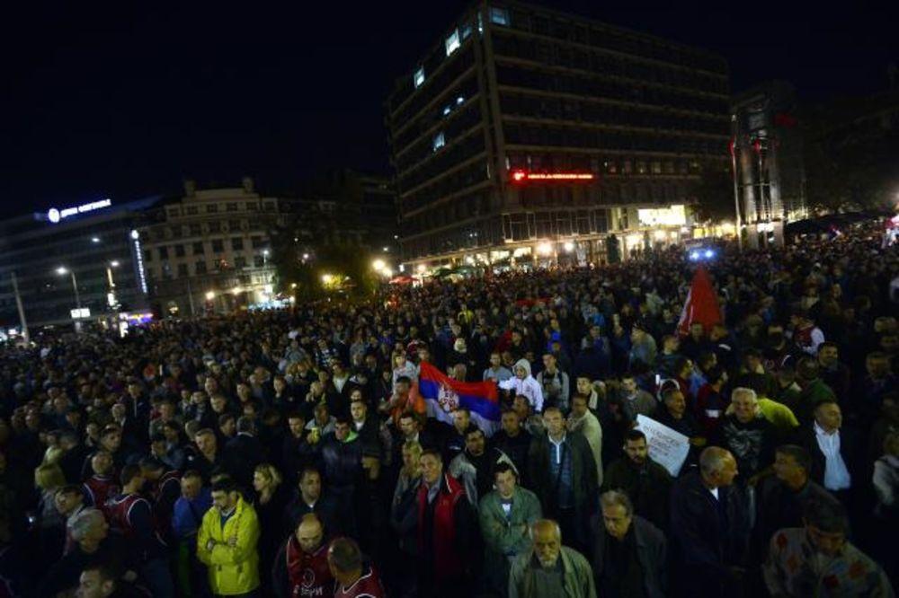 Sprema li se novi haos u Beogradu? Večeras okupljanje na Trgu republike