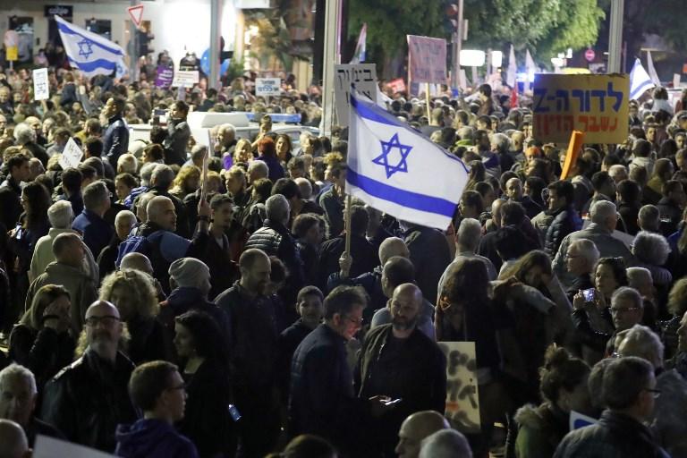 Više od 10.000 Izraelaca u Tel Avivu tražilo ostavku premijera Benjamina Netanjahua
