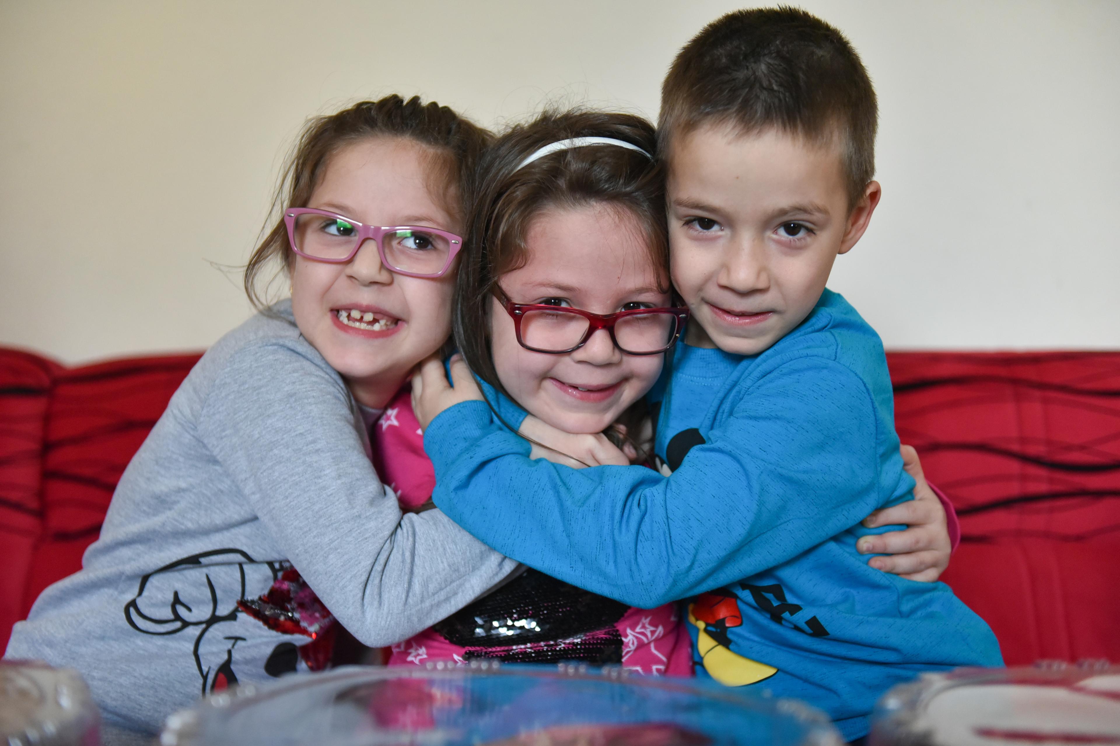 Prve trojke sa "Jezera" danas proslavile sedmi rođendan: Faris, Nejla i Sara su veseli prvačići