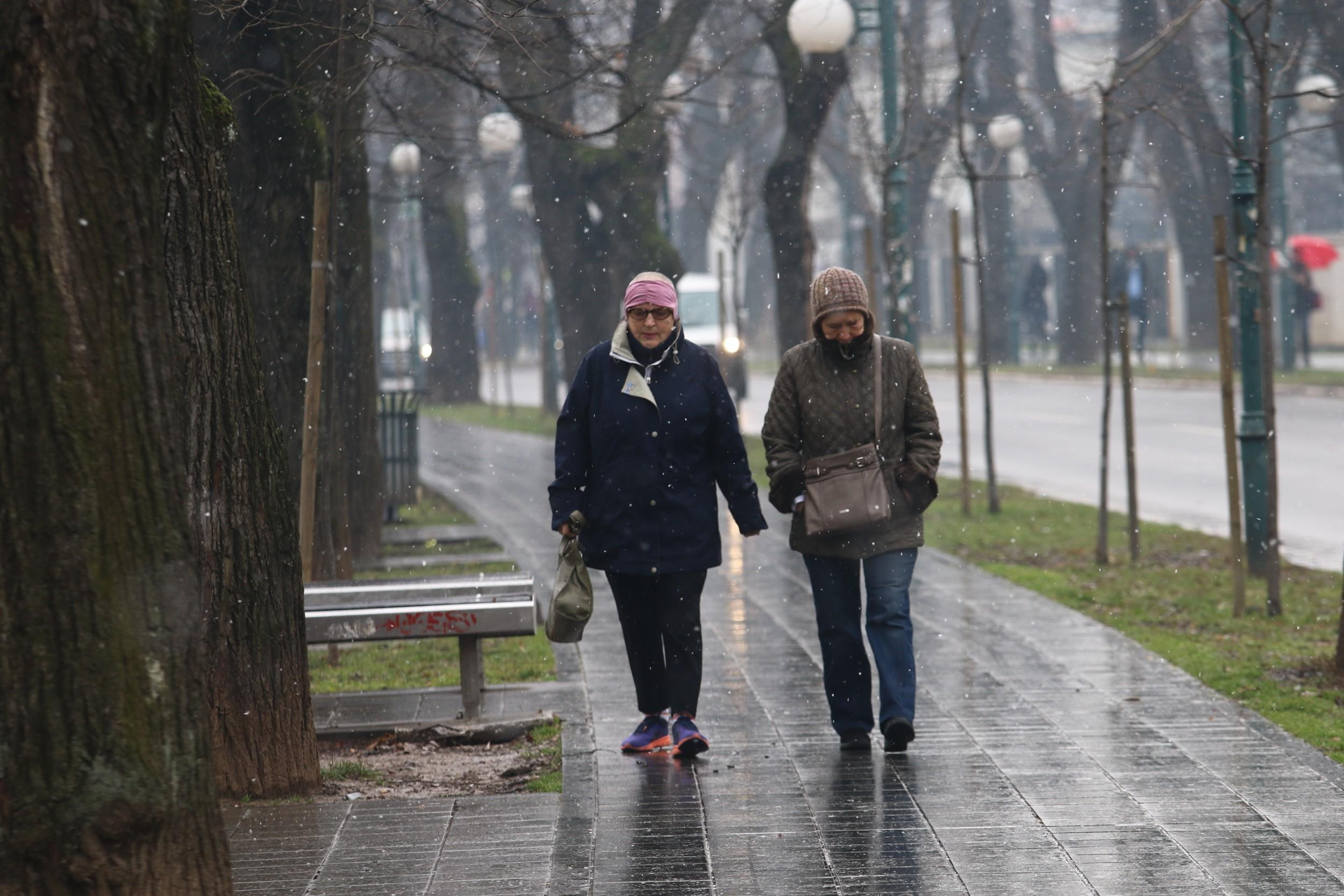 Fotoreporter portala Avaz.ba na ulicama Sarajeva: Građani uživali u romantičnoj šetnji